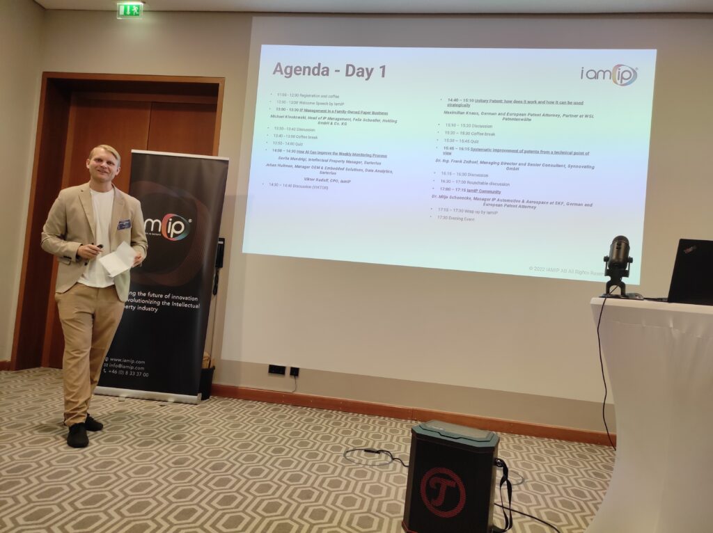 image of Fabian Tanalksi presenting the first speaker at User Day Conference 2022